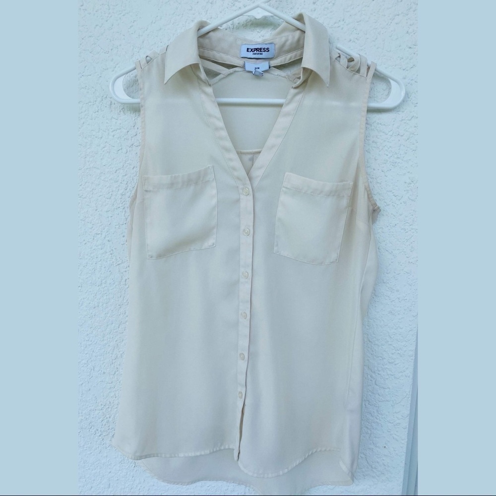 𝅺⭐️ Express Button up Tank Top Size Small Cream